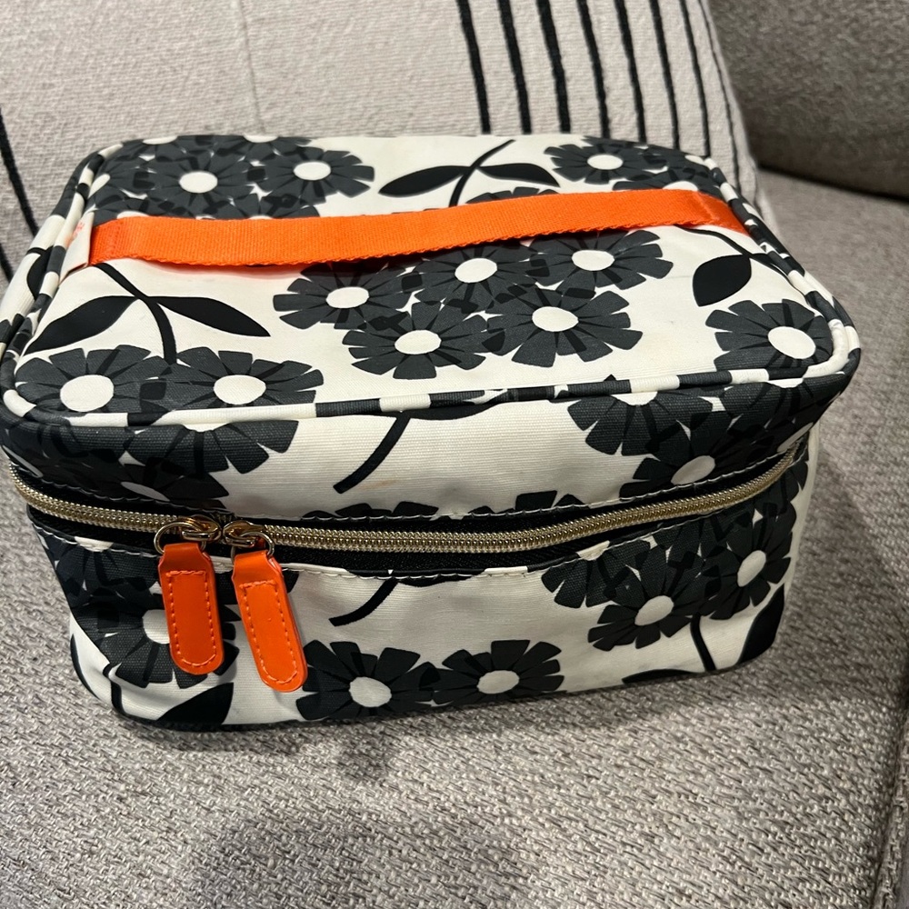 Cosmetic Train Case